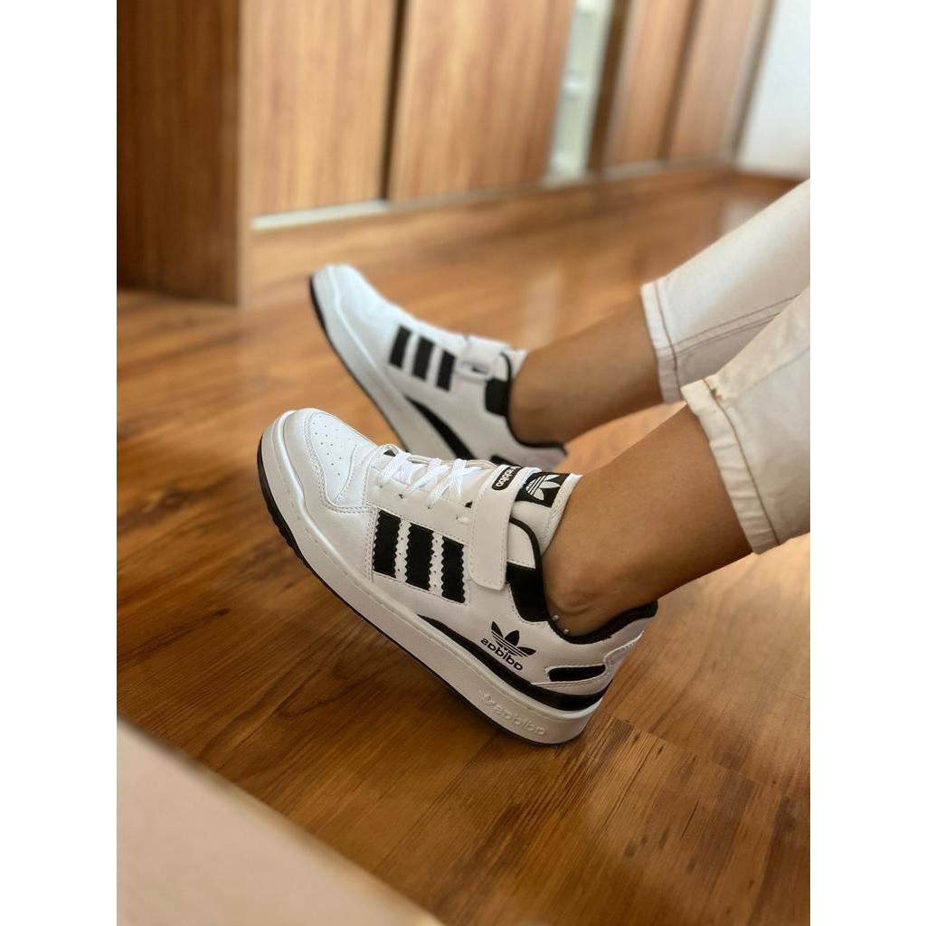 Combo 2 Pares Adidas Forum Low Classic Velcro