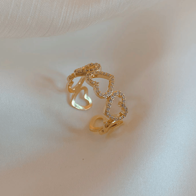 Anel com Corações Cravejados e Banhado 18K