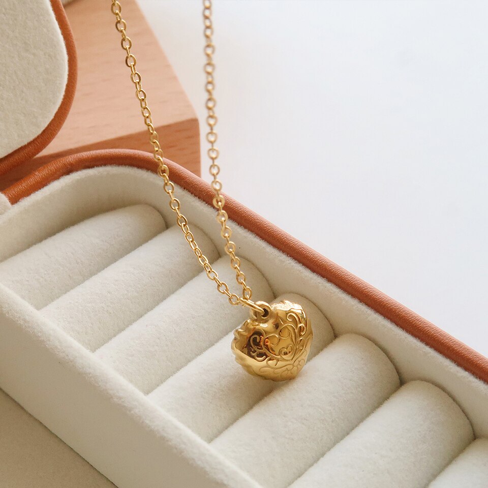 Colar Banhado a Ouro 18K com Pingente de Coração