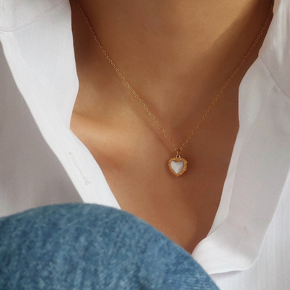 Colar Banhado a Ouro 18K com Pingente de Coração