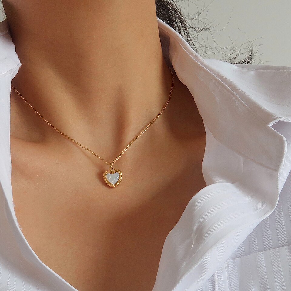 Colar Banhado a Ouro 18K com Pingente de Coração