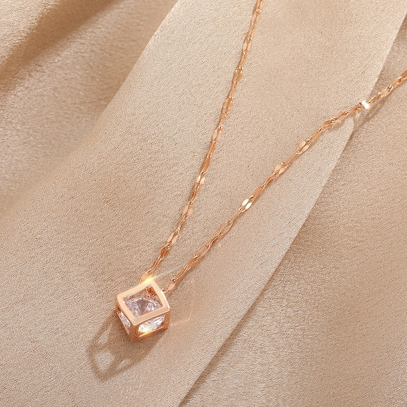 Colar de Cubo de Cristal Banhado a Ouro 18K