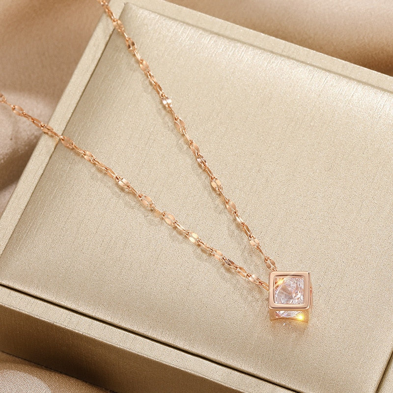 Colar de Cubo de Cristal Banhado a Ouro 18K