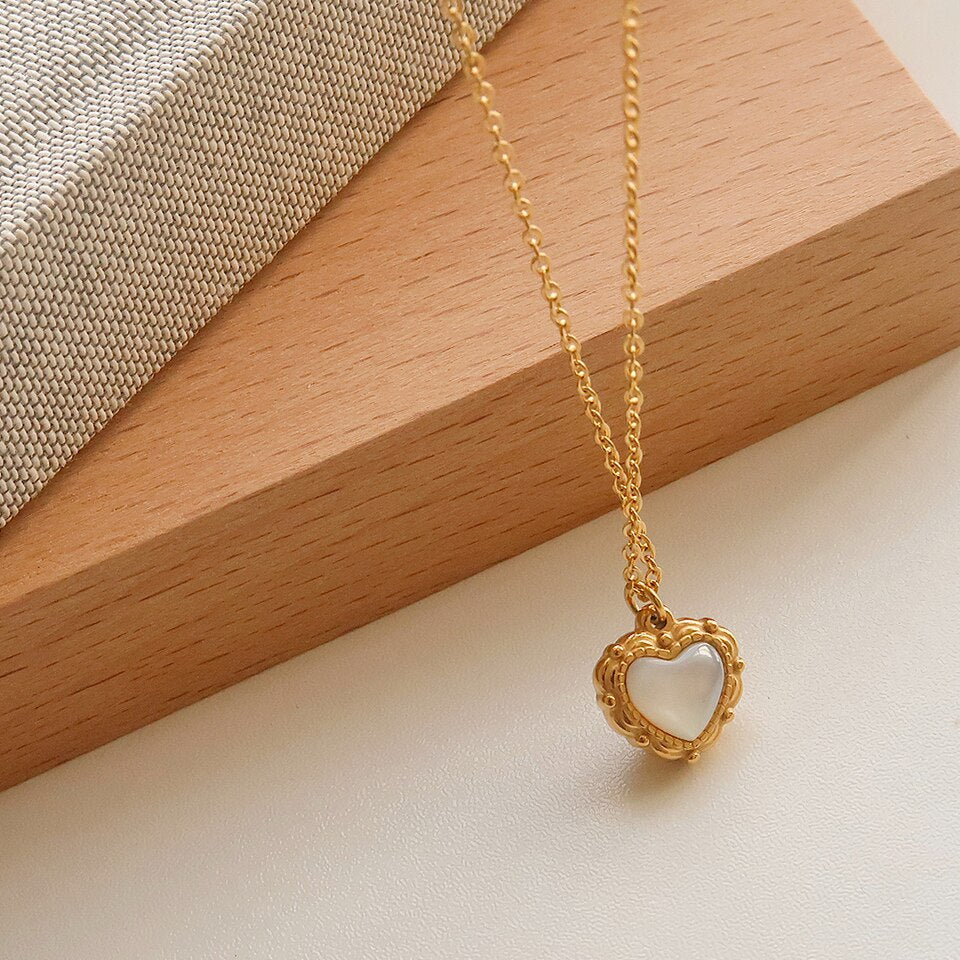 Colar Banhado a Ouro 18K com Pingente de Coração