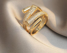 Anel Involt Cravejado e Banhado 18K