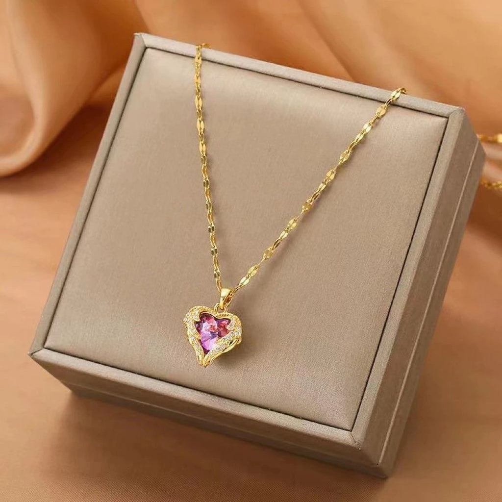 Colar de Coração Cravejado e Banhado a Ouro 18K