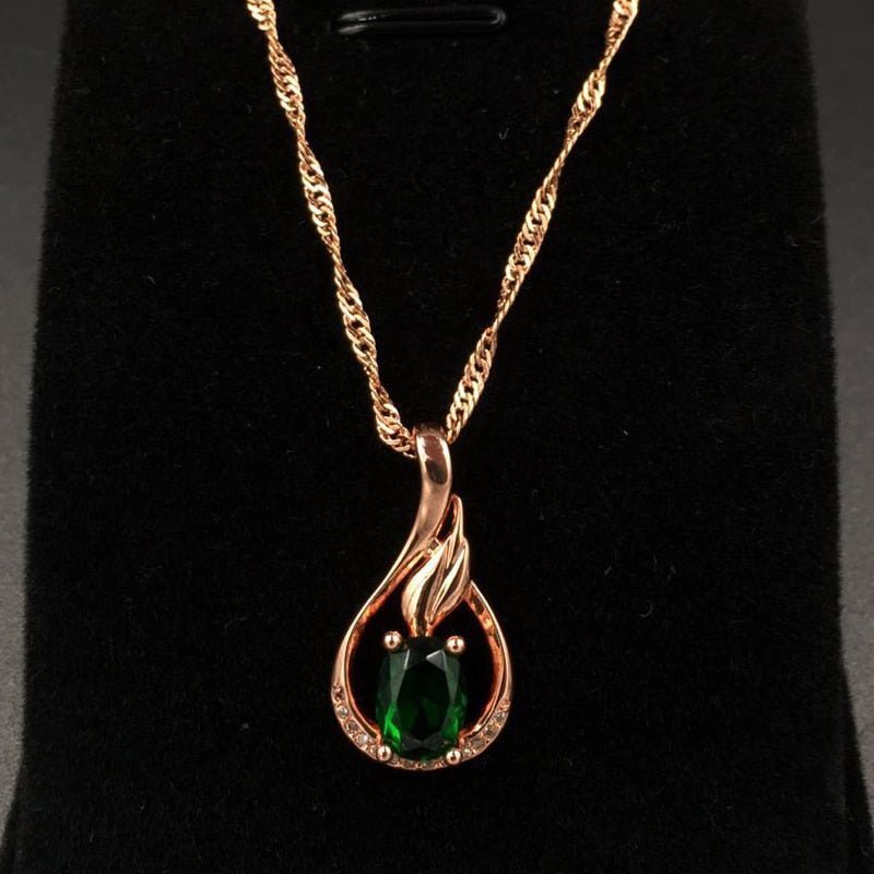 Colar Banhado a Ouro 18K e Esmeralda