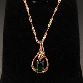 Colar Banhado a Ouro 18K e Esmeralda