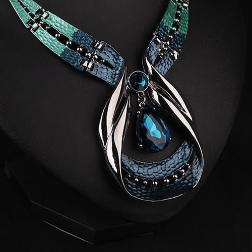 Conjunto de Luxo com Colar e Brincos